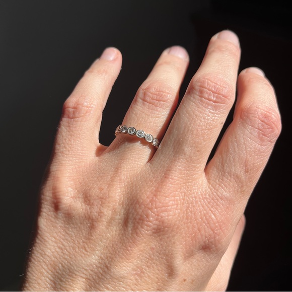 VINTAGE WHITE GOLD & DIAMOND ETERNITY RING BAND - Picture 3 of 7